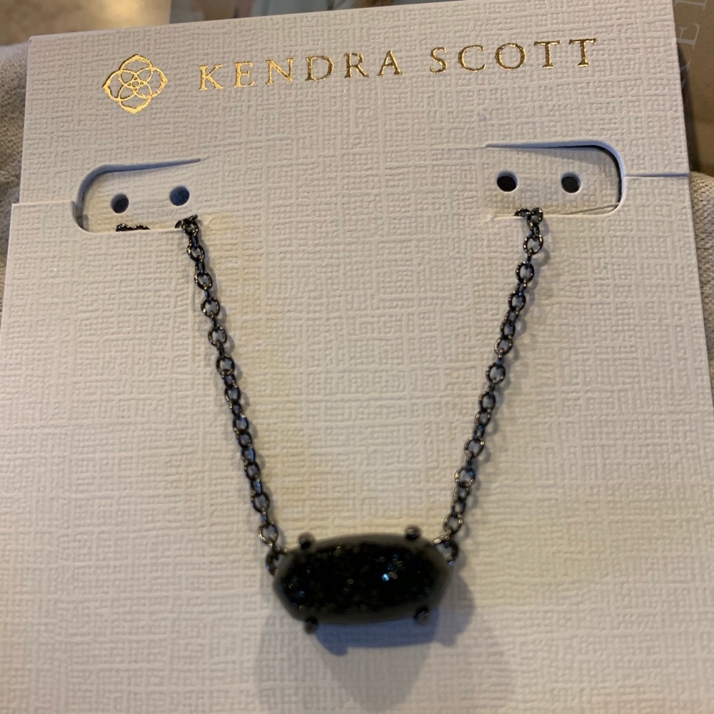 Kendra Scott necklace